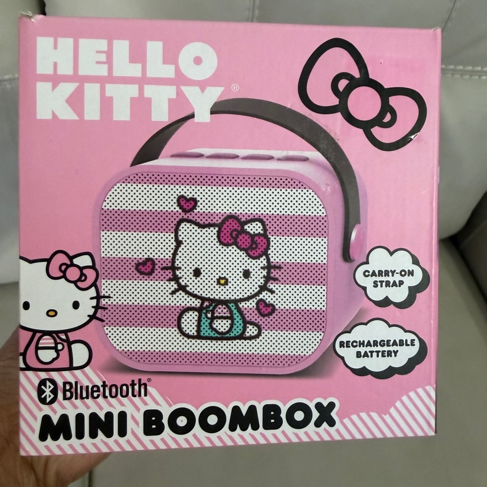 NIB RARE - HELLO KITTY - Mini Boombox - Portable PINK